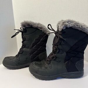 Columbia Black Winter Boots with Gray Fur Trim